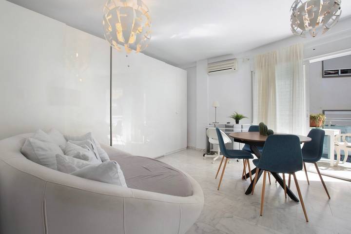 Entire apartment, Apartment 'Plata Plaza' with Private Terrace, Wi-Fi and Air Conditioning in Torremolinos Centre, Torremolinos