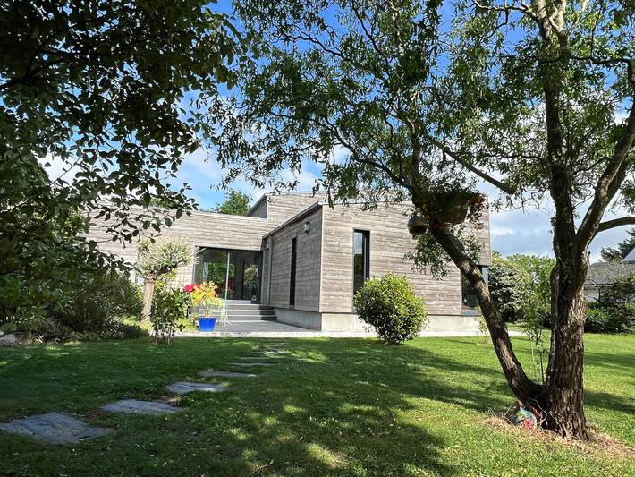 Location de vacances pour 2 personnes, avec jardin à Ambon
