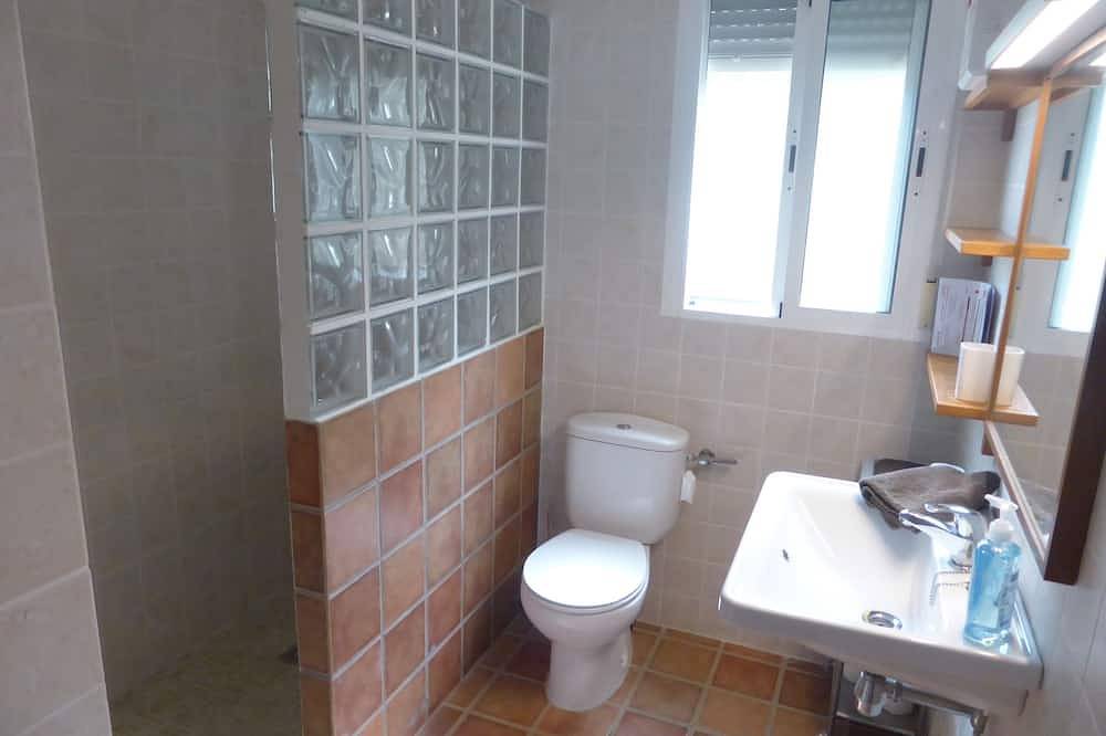 Deux chambres villa individuelle avec grand jardin et piscine privée in Torrevieja, Costa Blanca