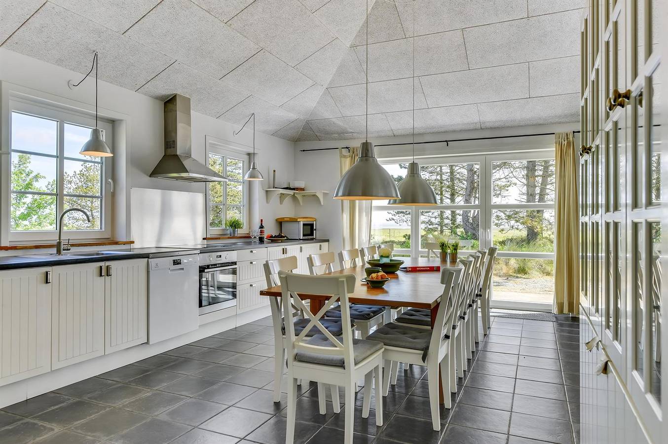 Pet friendly home in Rømø with sauna in Sønderstrand, Tagholm