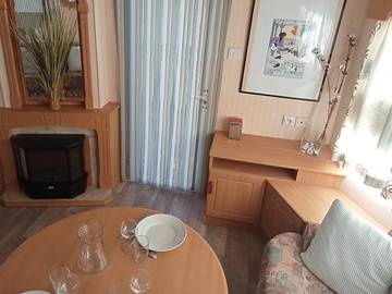 Camping pour 4 Personnes dans Saint-Médard-la-Rochette, Région d'Aubussargues, Photo 4