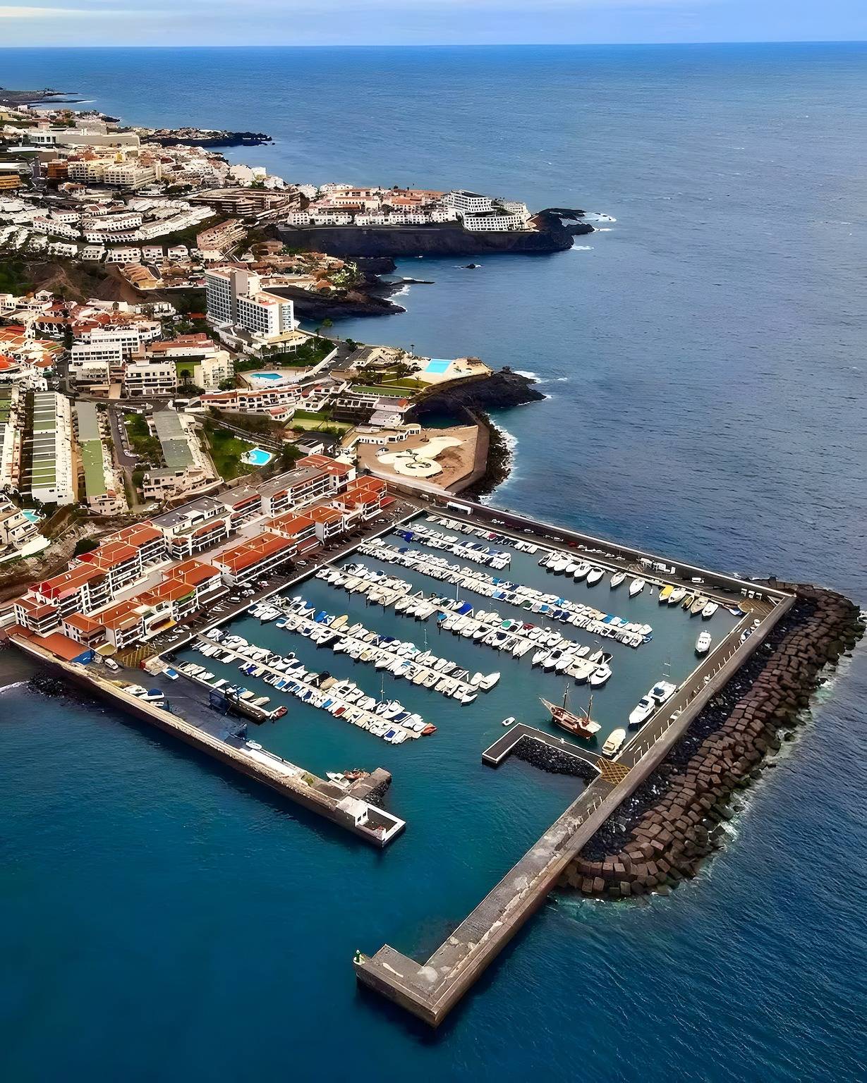 Appartement entier, Appartement de vacances « Beautiful Apart Acantilado 2bed » avec vue mer, terrasse privée et Wi-Fi in Playa de los Guíos, Santiago del Teide