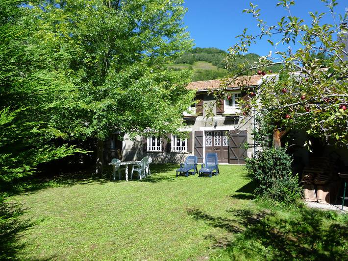 Gîte pour 8 personnes, avec terrasse et jardin à Mayrègne