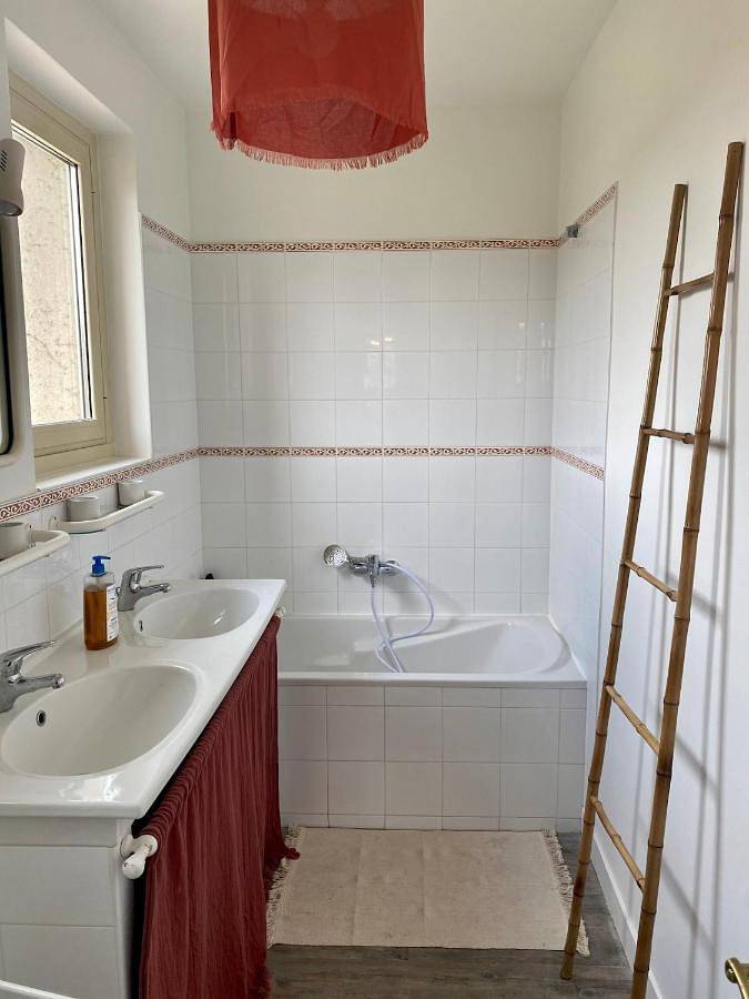 Location de vacances pour 12 personnes, avec vue et terrasse ainsi que piscine et jardin à Fons-sur-Lussan - 4