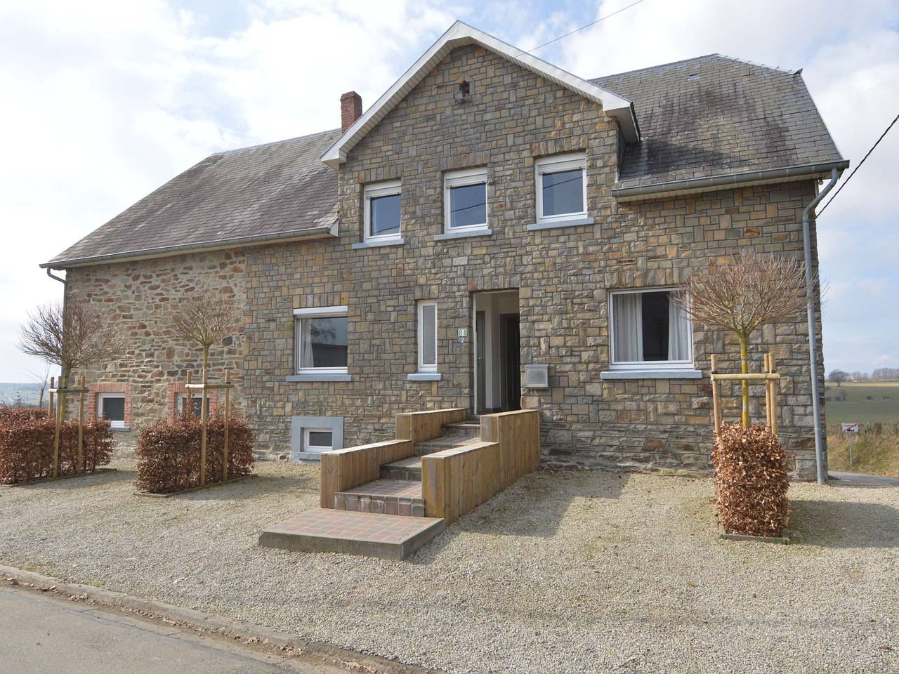 Ganze Wohnung, Stilvolle Ferienwohnung in Heppenbach mit Terrasse in Amel, Naturpark Hohes Venn