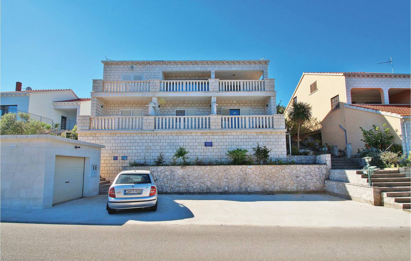 Ganze Ferienwohnung, Gemütliche 1-Zimmer-Wohnung in der Nähe des Strandes Tri žala mit Parkplatz und Terrasse in Zrnovska Banja, Korcula