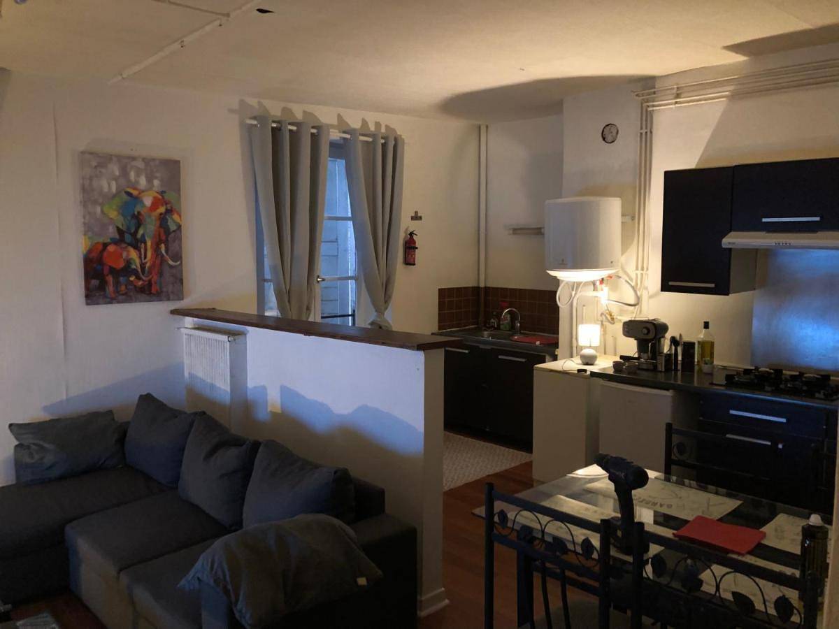 Appartement entier, One-Bedroom Apartment in Aurillac, Région d'Aurillac
