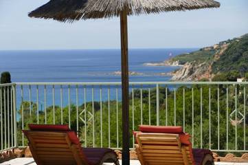 Cottage pour 4 personnes, avec jardin ainsi que piscine et vue à Cargèse