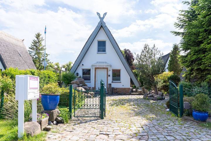Ferienhaus für 3 Personen, mit Terrasse und Garten in Börgerende-Rethwisch