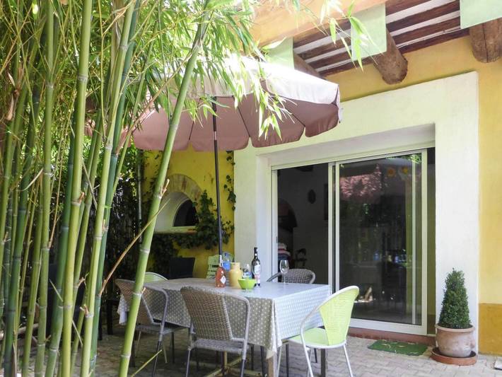 Gemütliches Noves-Haus mit Poolzugang in Noves, Arles und Umgebung