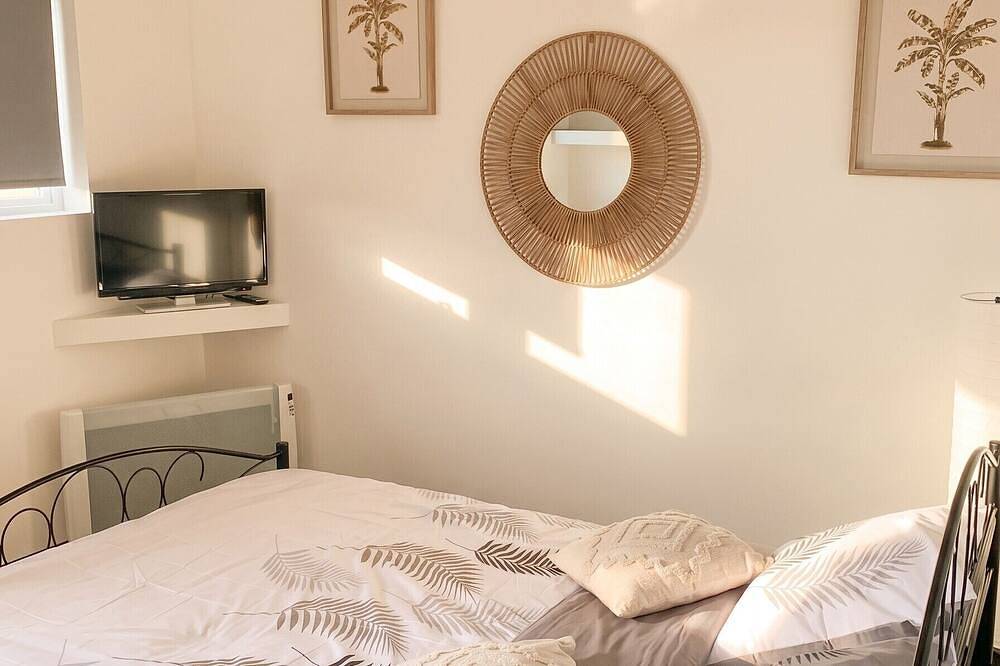 Entire apartment, Homerez - Studio in Ploërmel in Ploërmel, Vannes region