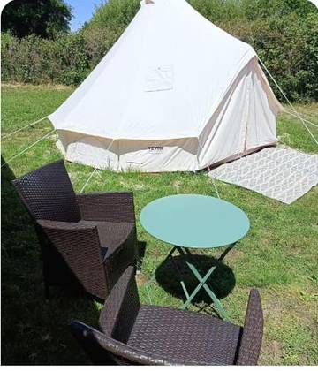 Gîte pour 2 personnes, avec jardin dans Yzernay