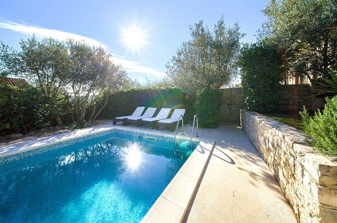 Villa Rustika mit Pool & wunderschönem Meerblick in Dobrinj, Krk