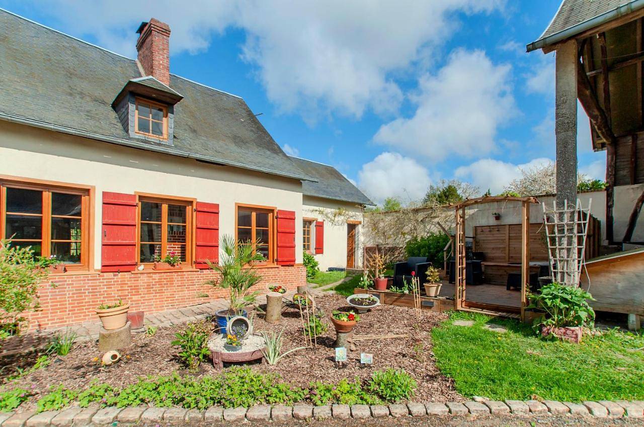 Double Room with Private Bathroom in Cempuis, Oise