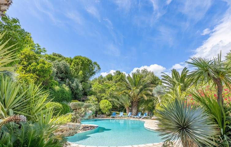 Location de vacances pour 6 personnes, avec terrasse ainsi que jardin et piscine à Roujan - 3