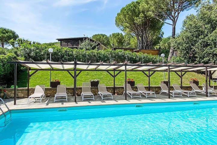 Agriturismo per 5 persone, con piscina e giardino nonché terrazza in Casale Marittimo