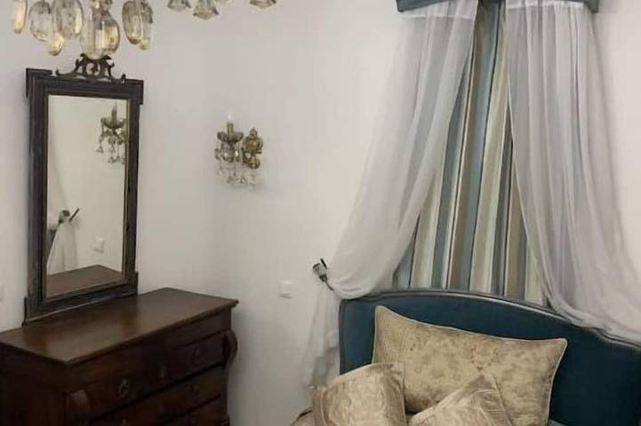 Appartement entier, Historic Maison du Roy/Royal Chambers -3Br/2Br Apartment with Royal Fireplace in Saint-Antonin-Noble-Val, Tarn-et-Garonne