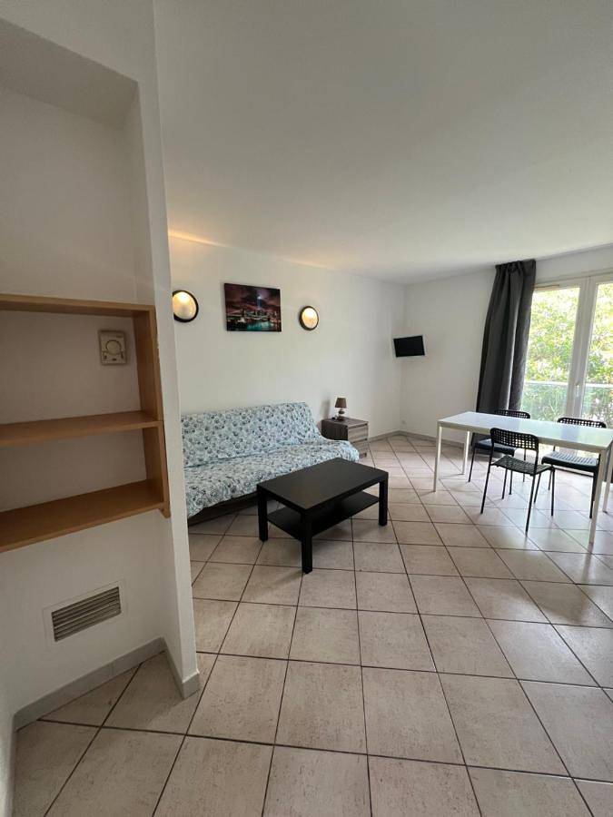 Family Room with Mountain View in Gémenos, Côte méditerranéenne (France)