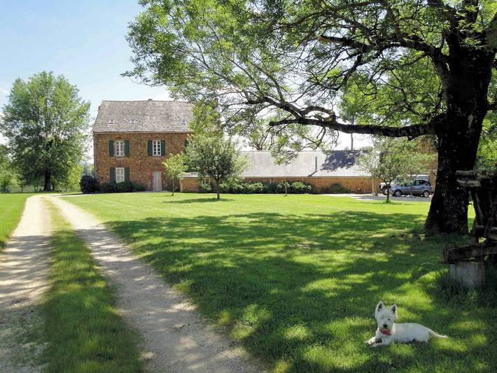 Chambre d’hôte pour 3 personnes, avec piscine ainsi que jardin et jacuzzi dans l' Aveyron