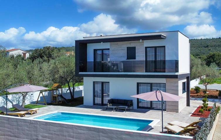 Ferienhaus für 8 Personen, mit Pool und Garten - 1