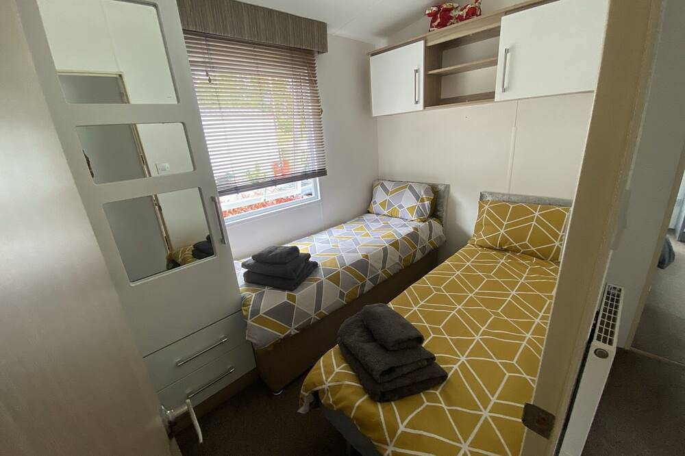 2 Bed Cosy Lodge in Northampton, Northamptonshire