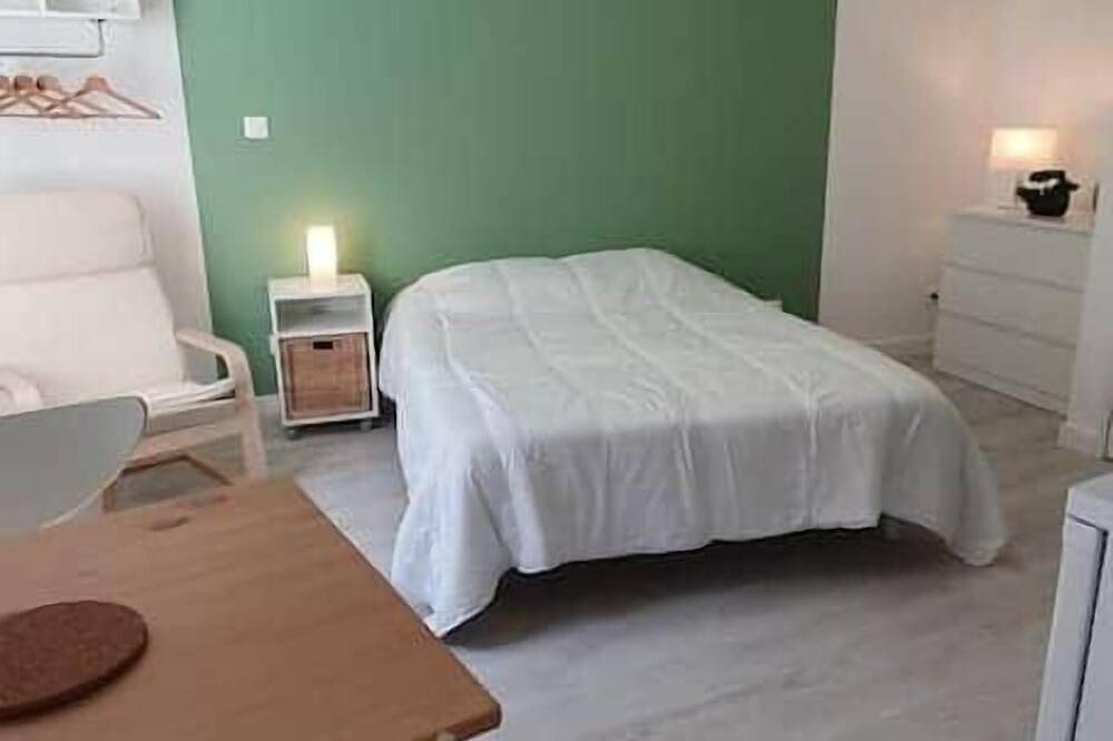 Entire apartment, Pleasant studio Bourgueil center in Bourgueil, Loire Valley