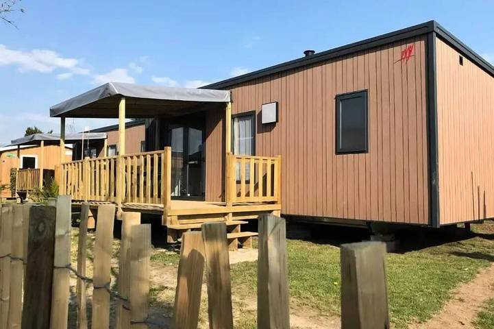 Mobil home pour 4 personnes, avec sauna ainsi que terrasse et piscine - 1