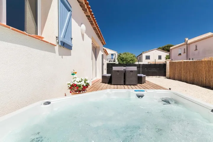 Chalet para 6 personas, con terraza además de jacuzzi y jardín - 1