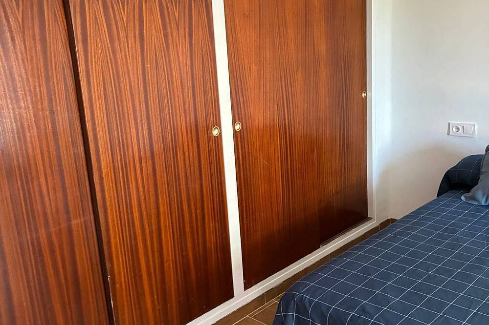 Ganze Wohnung, Apartment on the beach. 10 minutes from Valencia Sleeps 4. 2 bedroom 1 bathroom in Playa Puebla de Farnals, la Pobla de Farnals