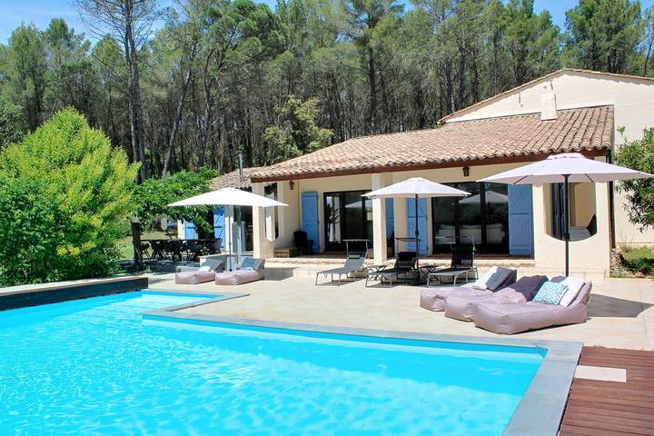Gîte pour 12 personnes, avec piscine, adapté aux familles à Salernes - 3