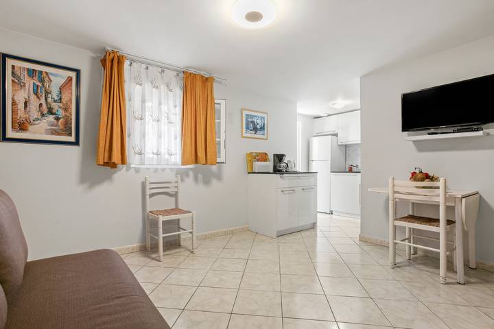 Hel studio-lejlighed, Studio for 2 personer med have in Agay, Saint-Raphaël