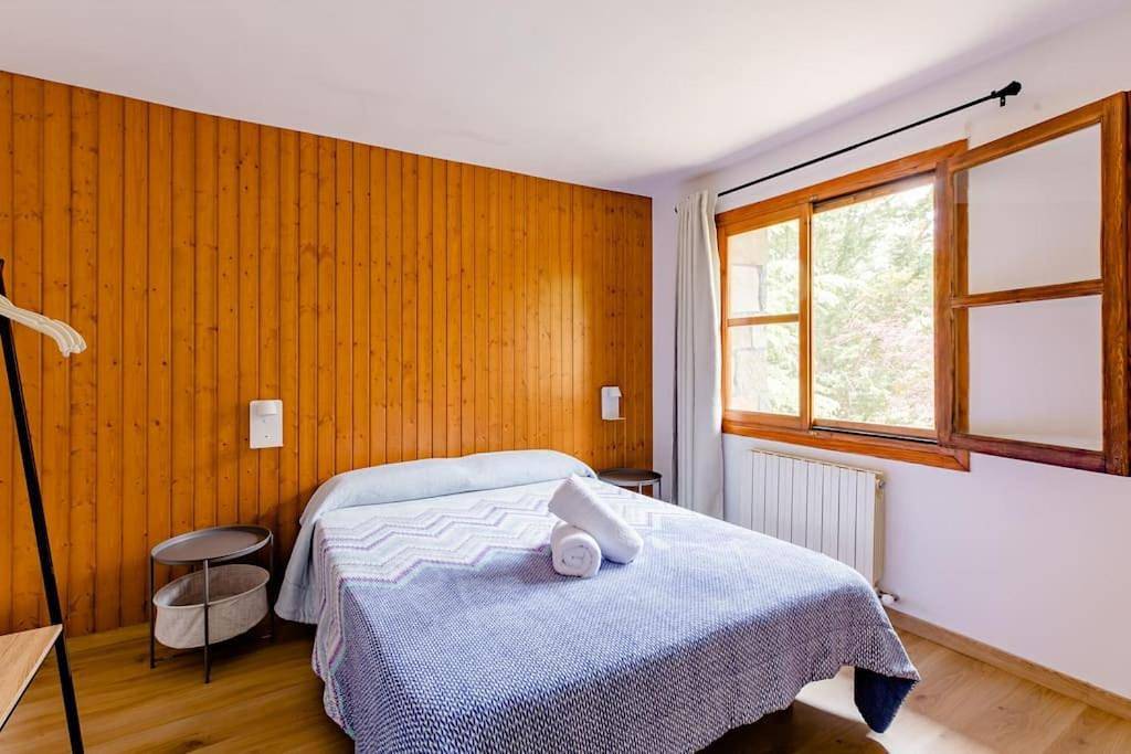 Family Room with Shared Bathroom in Biescas, Pirineo Aragonés