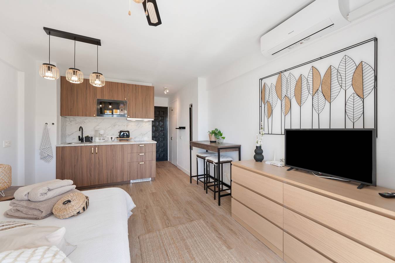 Ganzes Studio, Apartment 'Boho Studio' mit Balkon, Wlan und Klimaanlage in Nueva Andalucia Golf Valley, Marbella