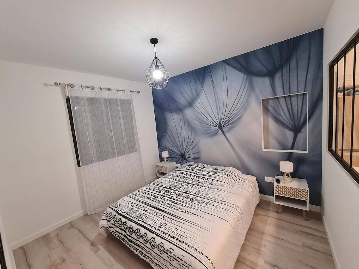 Appartement entier, One-Bedroom Apartment in Aimargues, Côte méditerranéenne (France)