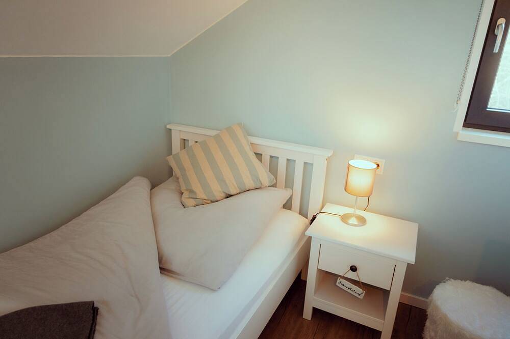 Modernes Ferienhaus mit wundervollem Seeblick, Sauna und 5 Min. Fußweg zum See in Bringhausen, Edertal
