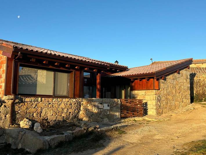 Casa rural para 4 personas, con jardín y terraza además de vistas y piscina, Se admiten mascotas en Tolbaños