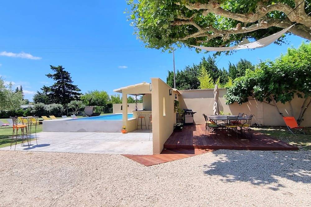 Familienbauernhaus mit Pool im Herzen der Provence, 15 Minuten von Avignon entfernt in Althen-des-Paluds, Vaucluse