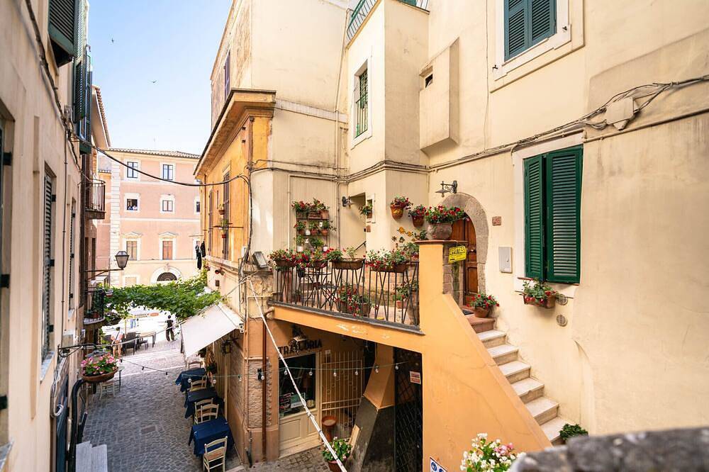 Entire apartment, Neptune holiday home, penthouse and penthouse in the sea view village near beaches in Nettuno, Rome Province