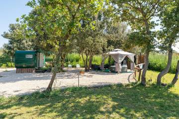 Camping pour 2 Personnes dans Pernes-les-Fontaines, Parc naturel régional du Mont-Ventoux, Photo 1