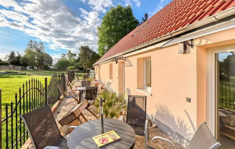 Ganze Wohnung, Ferienwohnung '3' mit privater Terrasse, privatem Garten und Wi-Fi in Schmatzin, Vorpommern Greifswald