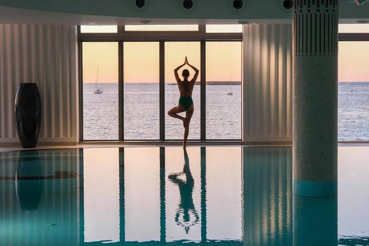 Hôtel pour 3 personnes, avec balcon ainsi que jacuzzi et sauna