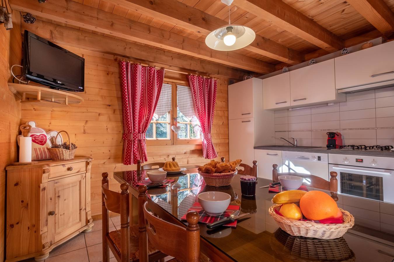 Chalet 'Indépendant 3 Personnes' avec vue sur les montagnes, terrasse privée et Wi-Fi in Alex (Annecy), Région d'Annecy