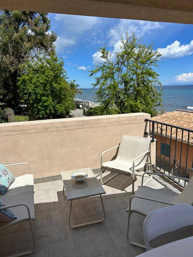 Gîte pour 6 personnes, avec terrasse et vue dans Plage De Prunete - 3