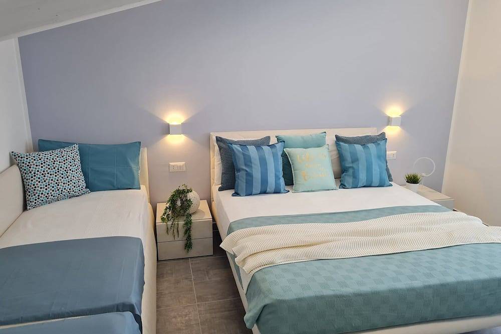 Single Cottage With Private Jacuzzi 80 Meters From The Beach in San Mauro Pascoli, Provincie Forlì-Cesena