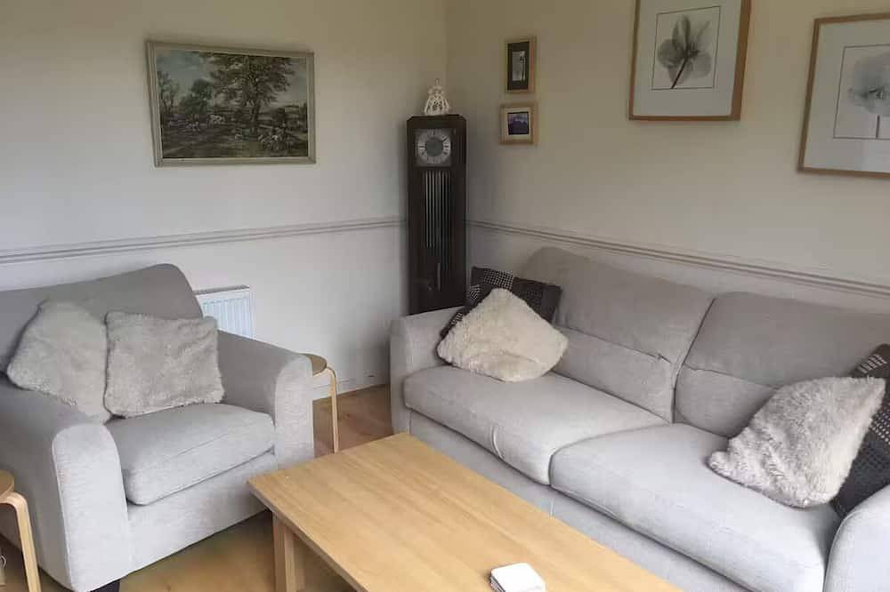 Ganze Wohnung, 2Br flat with Abbey views, private garden and summer house. in Jedburgh, Scottish Borders