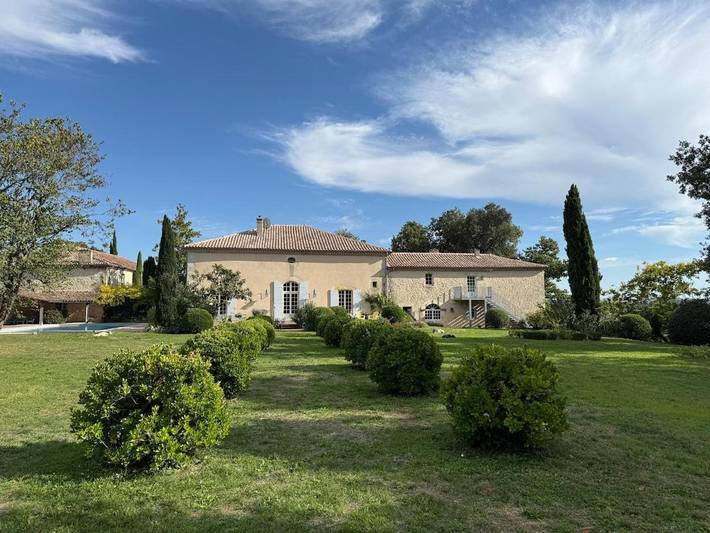 Villa pour 8 personnes, avec vue ainsi que jardin et piscine