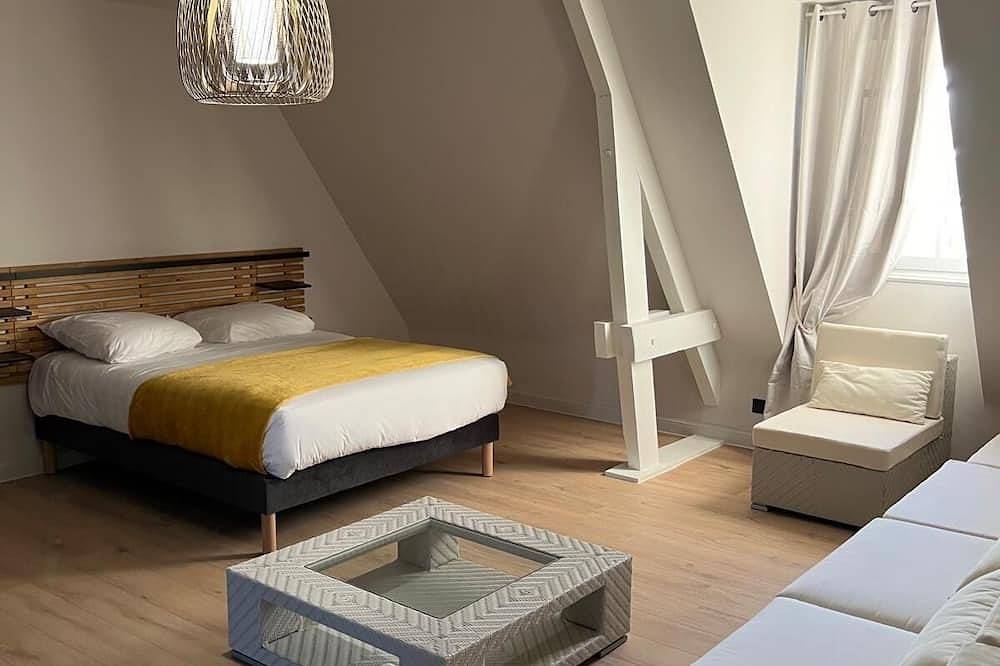 Very large renovated character house in Ussel, Ussel region