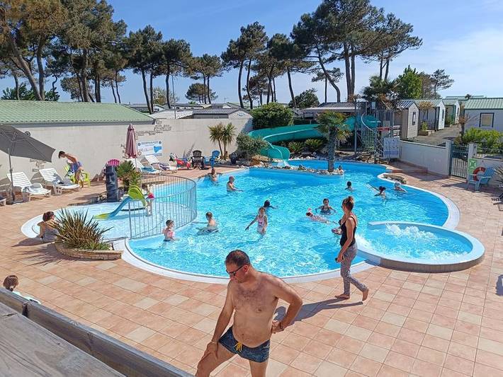Chalet pour 2 personnes, avec Jacuzzi et Bassin pour enfant