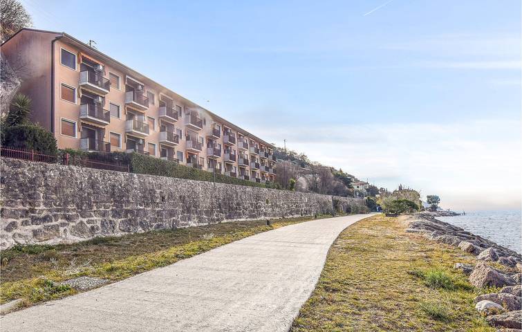 Ferienwohnung für 4 Personen, mit Terrasse und Seeblick in Brenzone