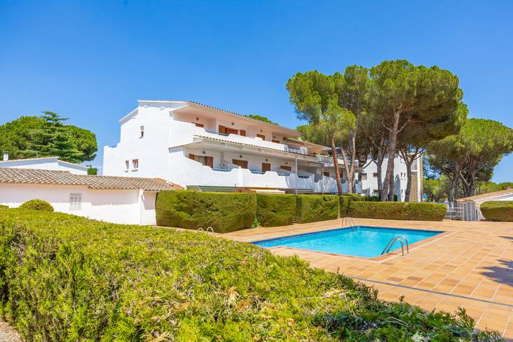 Ferienwohnung für 3 Personen, mit Pool und Terrasse sowie Ausblick - 1